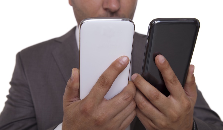 Aussies doubling up on mobile phones