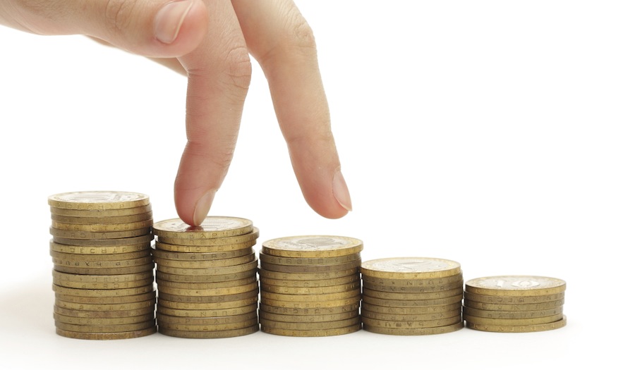 Slight rise in wages highlights poorest yearly growth rate since 1997