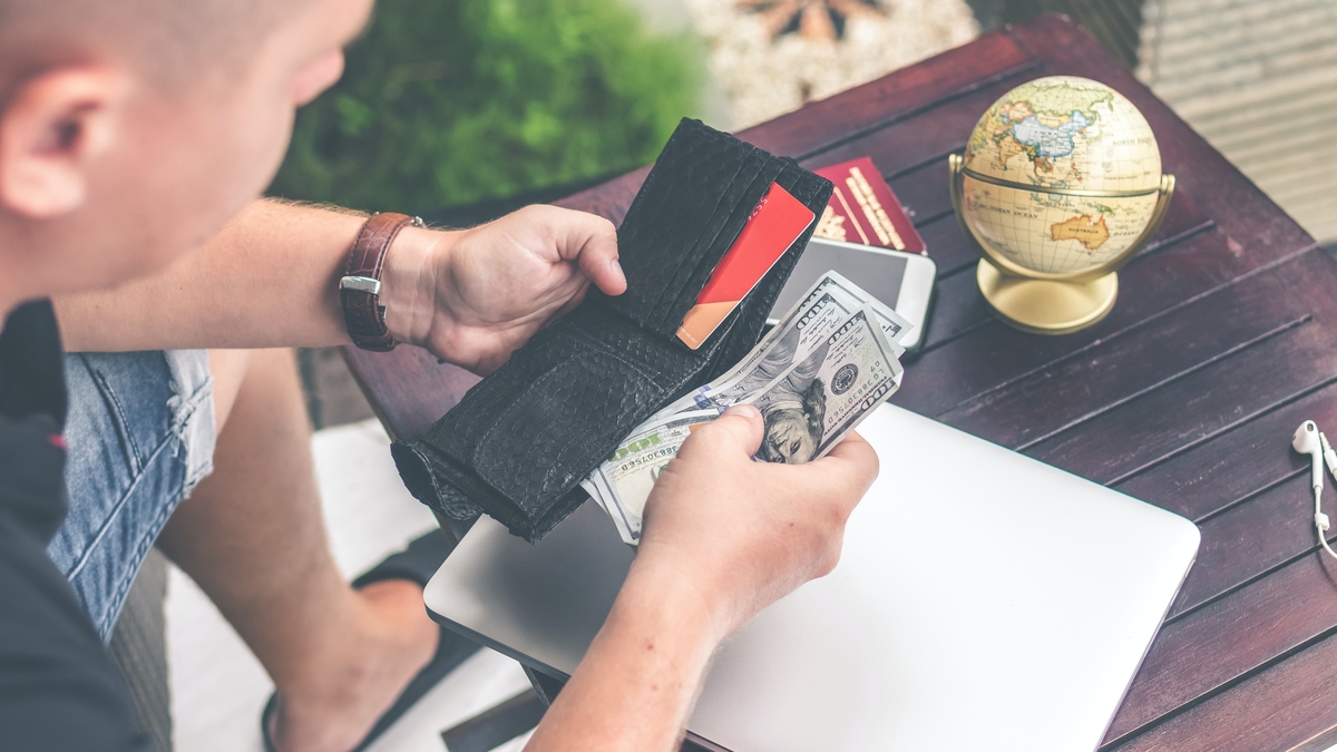 Key factors to consider when choosing an e-invoicing platform