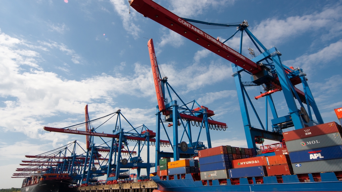 Australia’s February trade surplus narrows