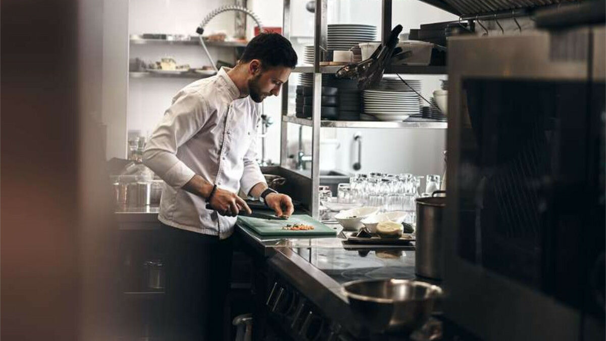 Hospitality workers are putting in longer and harsher hours to make up for the staffing crisis,  report finds