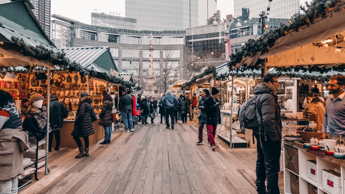 Retail insights and shopper sentiment: A retailers guide to peak season