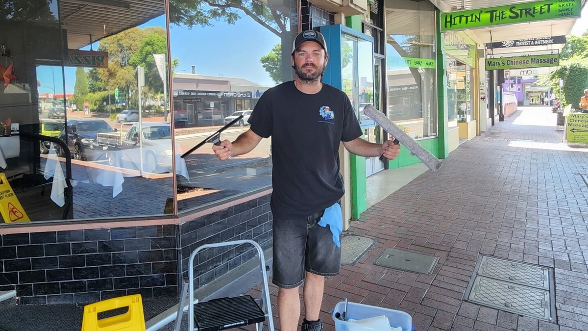 Man finds success after applying to 357 jobs by starting his own business